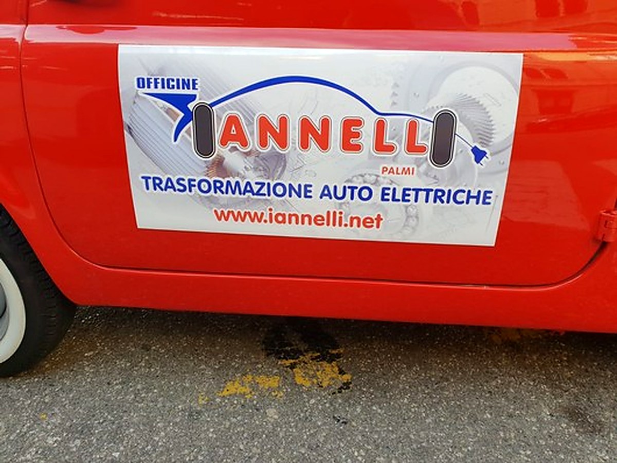 Interno officina — area lavoro meccanica